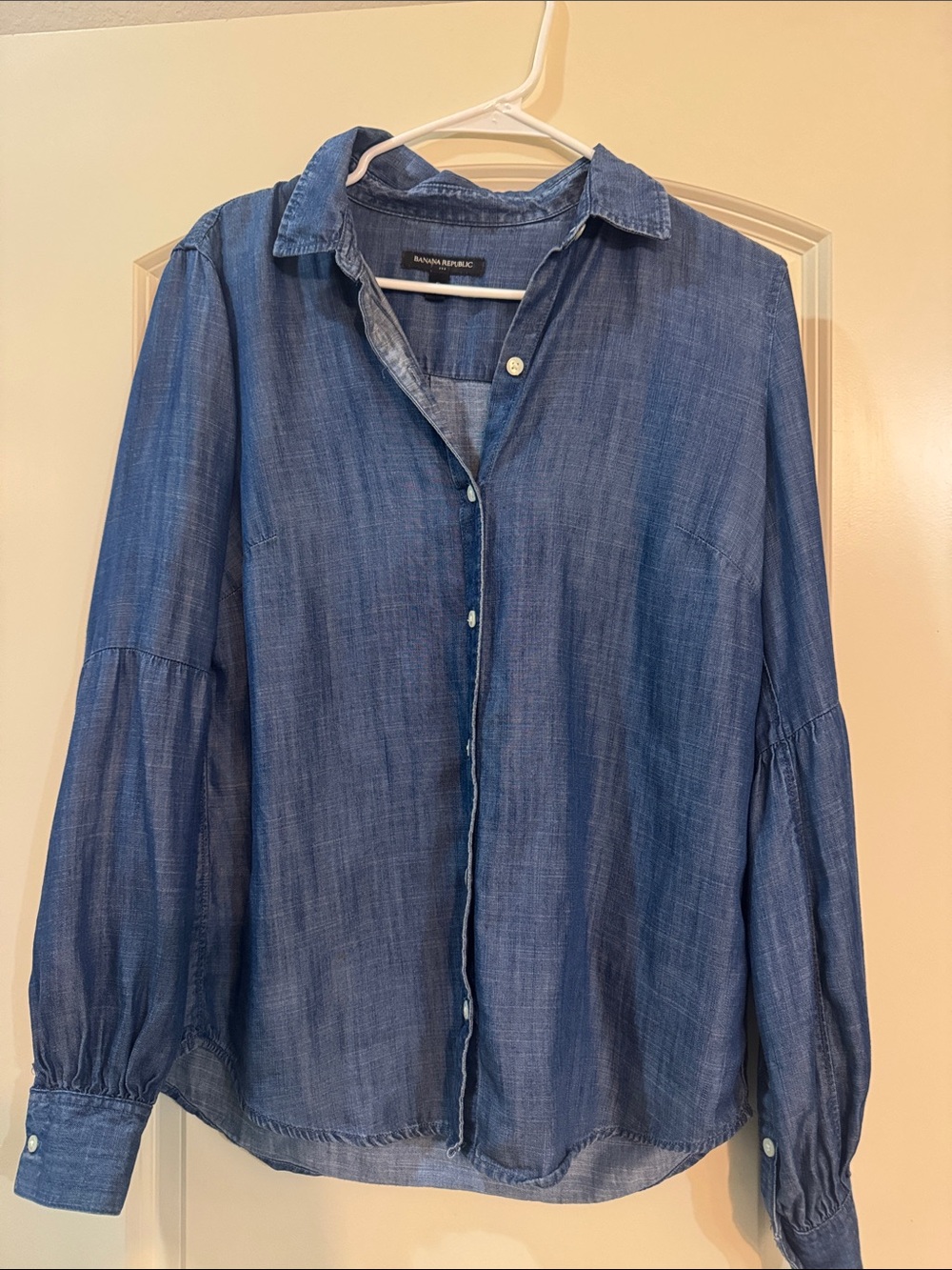 Banana Republic Lightweight Chambray Shirt in Blue